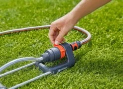 GARDENA Zwenksproeier Aqua S - 90-220m2 -Buitentuin gardena zwenksproeier aqua s 90 220m2 1619704740 l